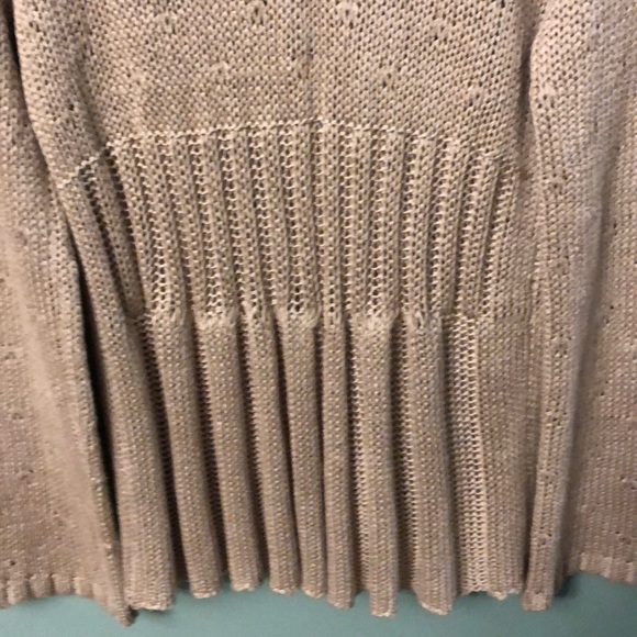 🌺Beautiful Cream Sweater🌺 - Picture 6 of 8